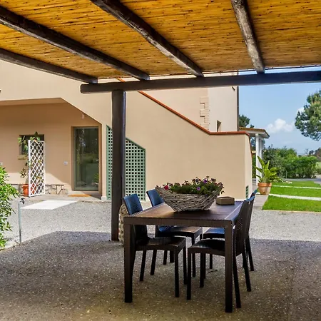 Casale Lorenzo *
